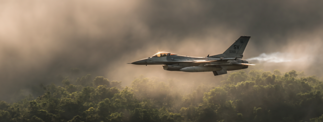 Enthusias An F 16 with smoke coming out of its engine flying 28685e66 a2cc 4dc8 a913 ced4eab0c0c1 3