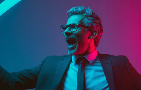 Enthusias A man in a business suit The man is holding a glow 6d93ba82 4376 4e8e a6a0 a81d62e1d185 2
