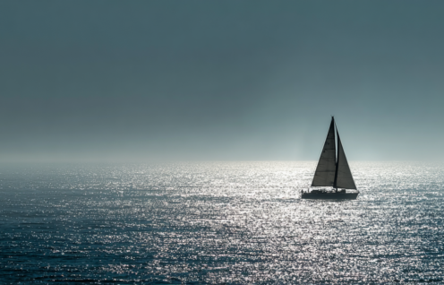 Enthusias A sailboat on the Pacific Ocean There is no wind t e8079c39 c9ed 4ea3 957c be77b8002ac6 0