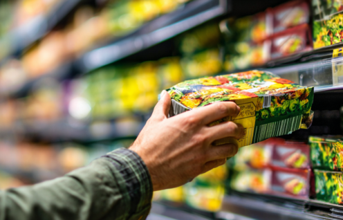 Enthusias An investor in a supermarket The investor reaches 851b702a 1c82 469e bd1f 7ab0705d807c 0